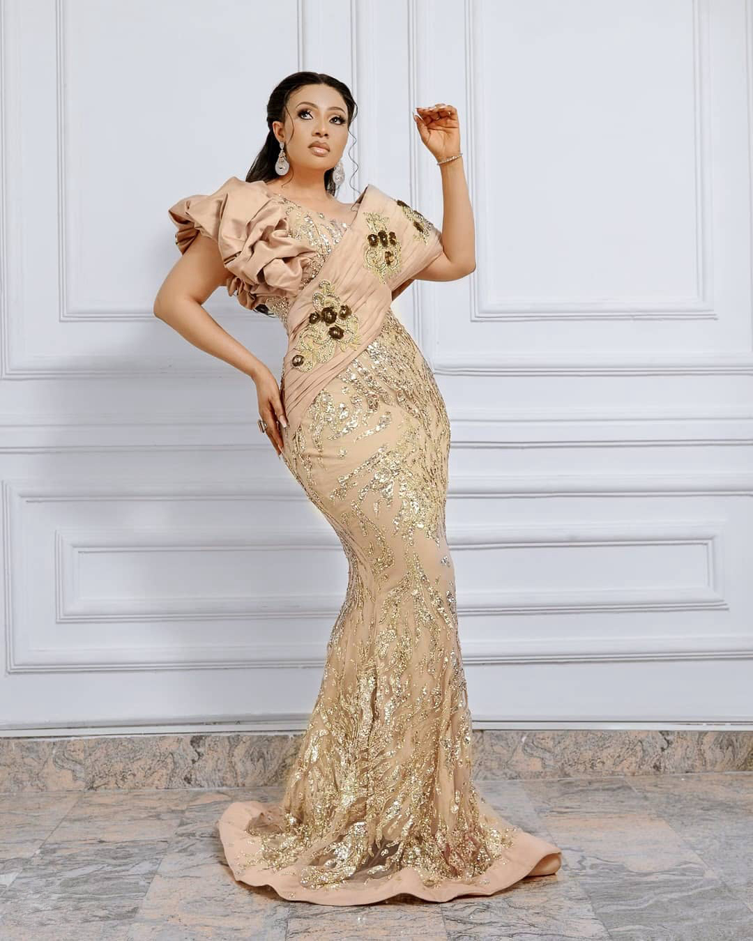 Dubai Sequined Appliques Mermaid Evening Dresses V Neck Ruffles Sleeves Prom Dress Aso Ebi Party Gowns With Flowers Beads Dubai Sequined Appliques Mermaid Evening Dresses V Neck Ruffles Sleeves Prom Dress Aso Ebi Party Gowns With Flowers Beads